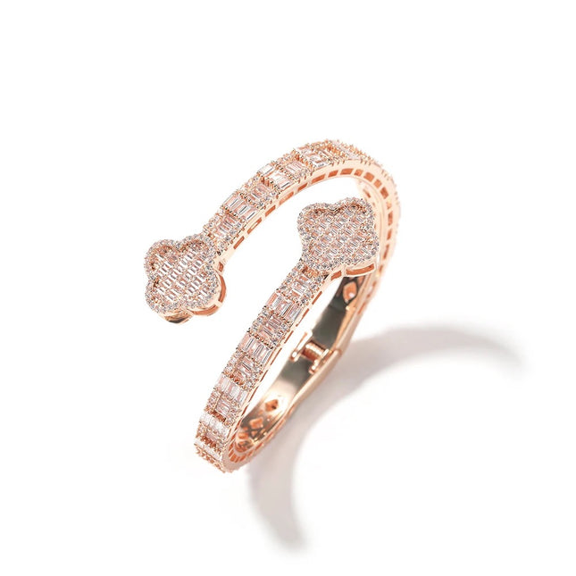 LAVISH CLOVER BAGUETTE BANGLE