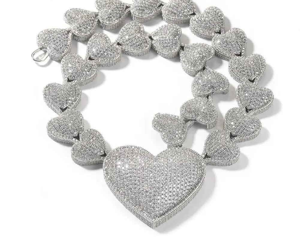 ICY QUEEN HEARTS NECKLACE